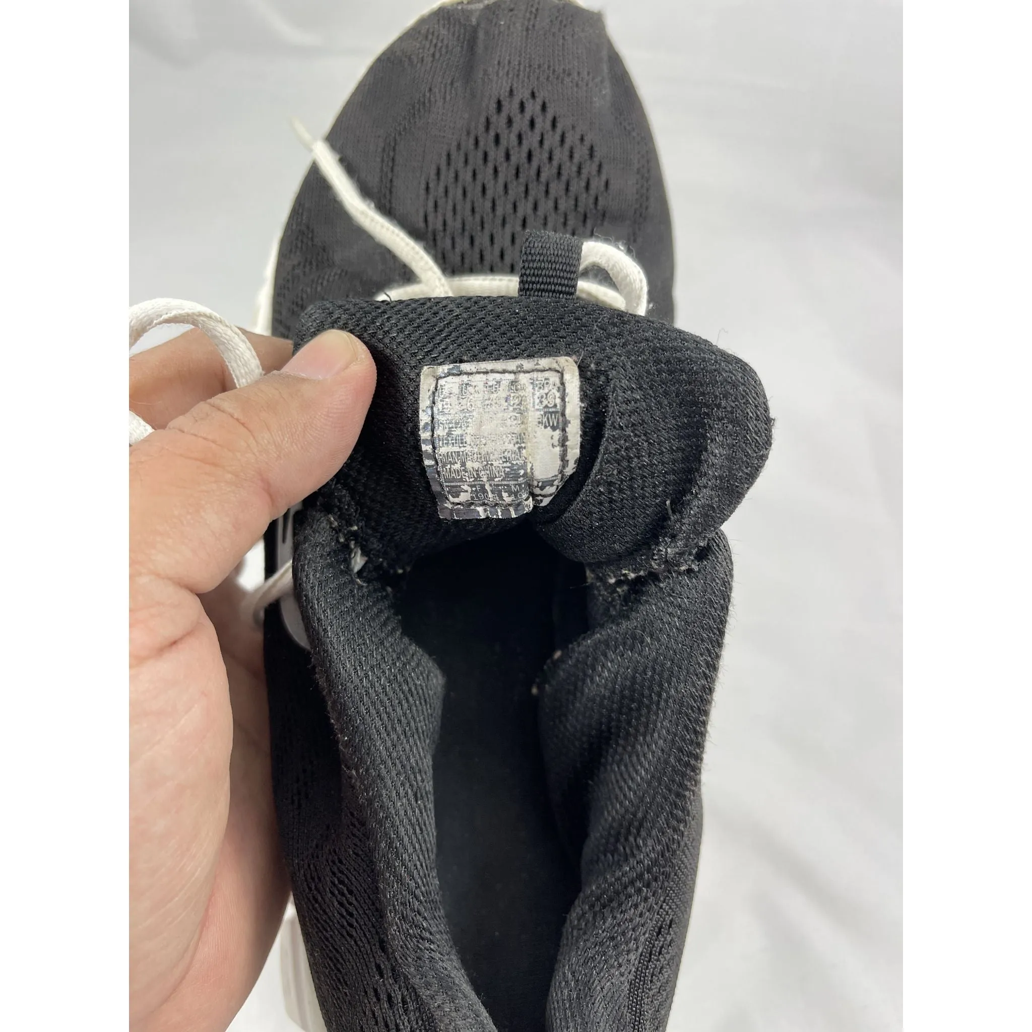 Black Skechers Sneakers