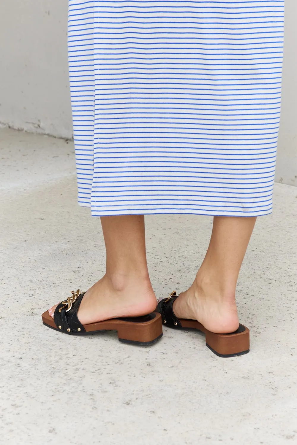 Forever Link Square Toe Gold Tone Chain Detail Clog Slide On Slip In Sandals in Black
