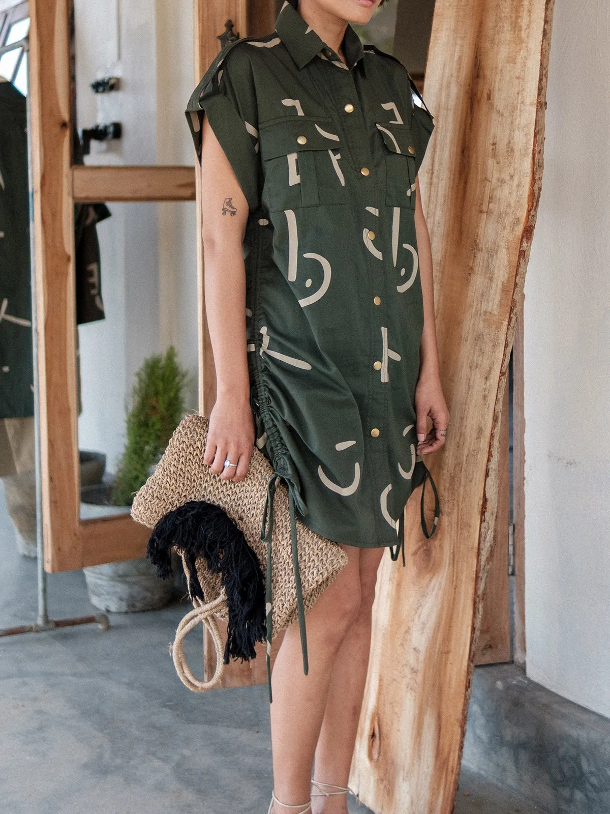 Triangle Printed Sunrise Gather Shirt Deep Green