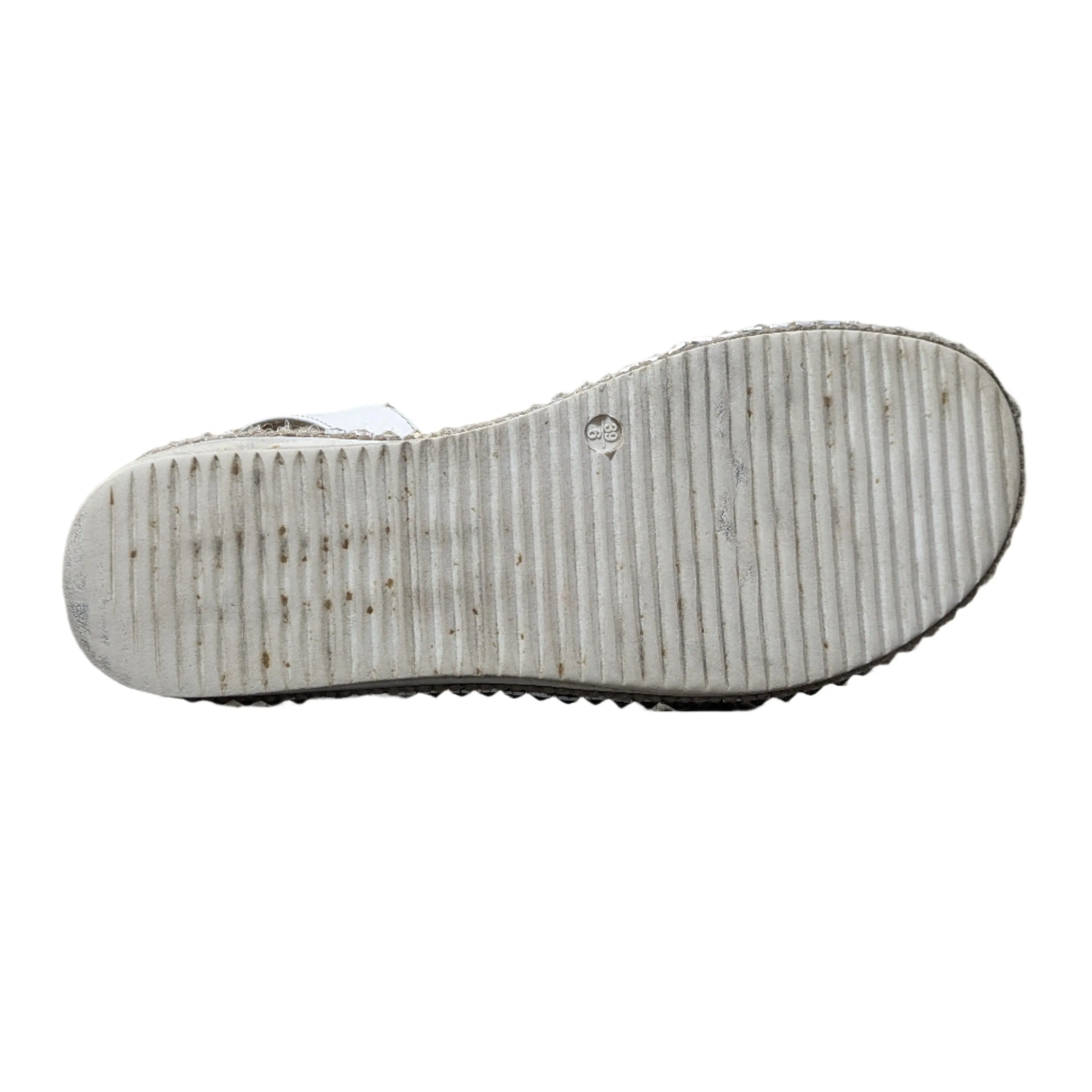 Wide Fit White Stud Trim Footbed Sandals (New Look) Size: UK 6 / EU 39 / US 8