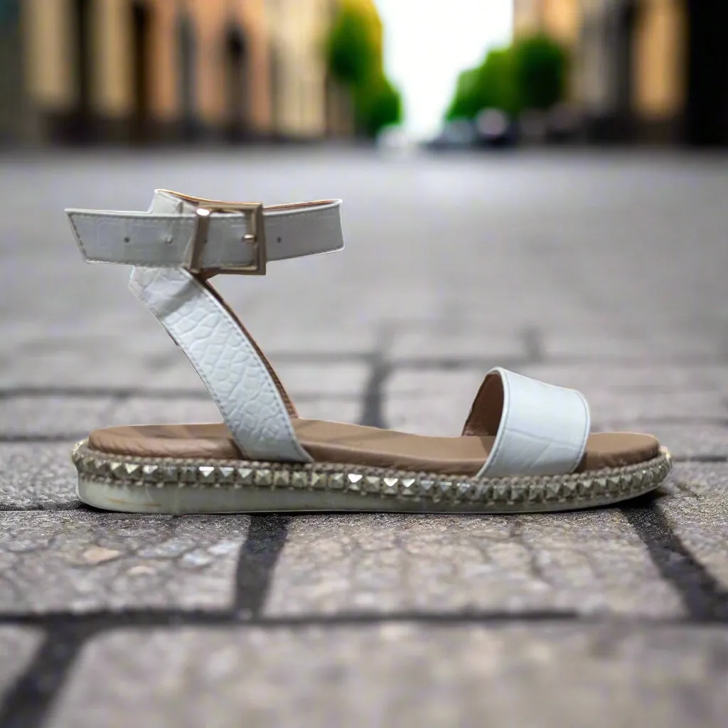 Wide Fit White Stud Trim Footbed Sandals (New Look) Size: UK 6 / EU 39 / US 8