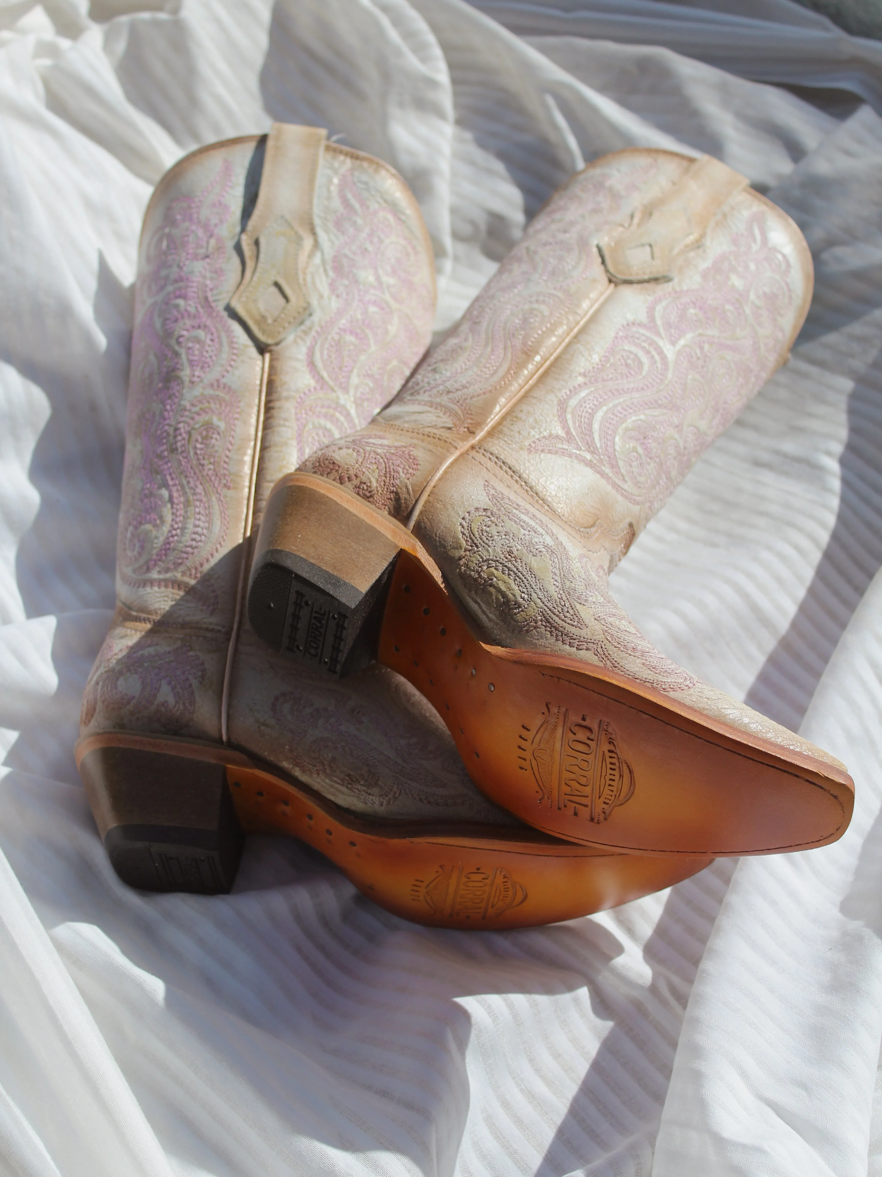 Women's Crackled Luminescent Embroidery Western Boots