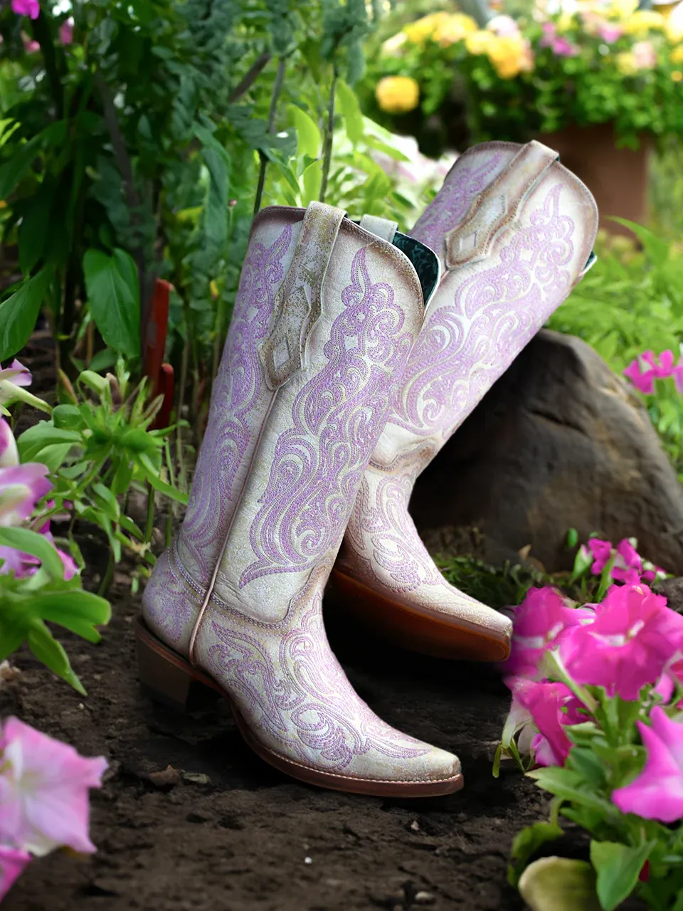 Women's Crackled Luminescent Embroidery Western Boots